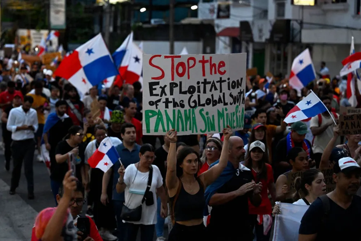 Protesters in Panama campaigning over the mining contract